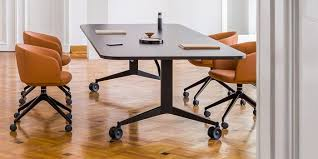 Essential Features of an Effective Boardroom Table